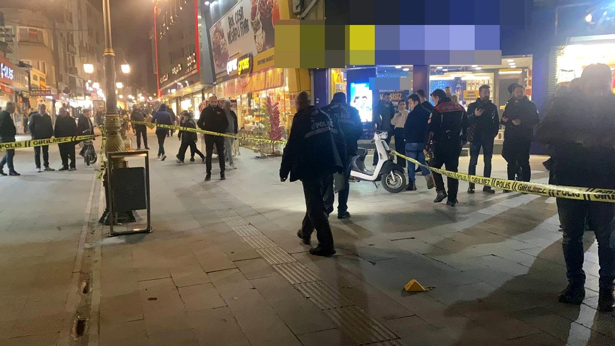 Husumetli olduğu şahsı görünce peş peşe tetiğe bastı: 2 yaralı