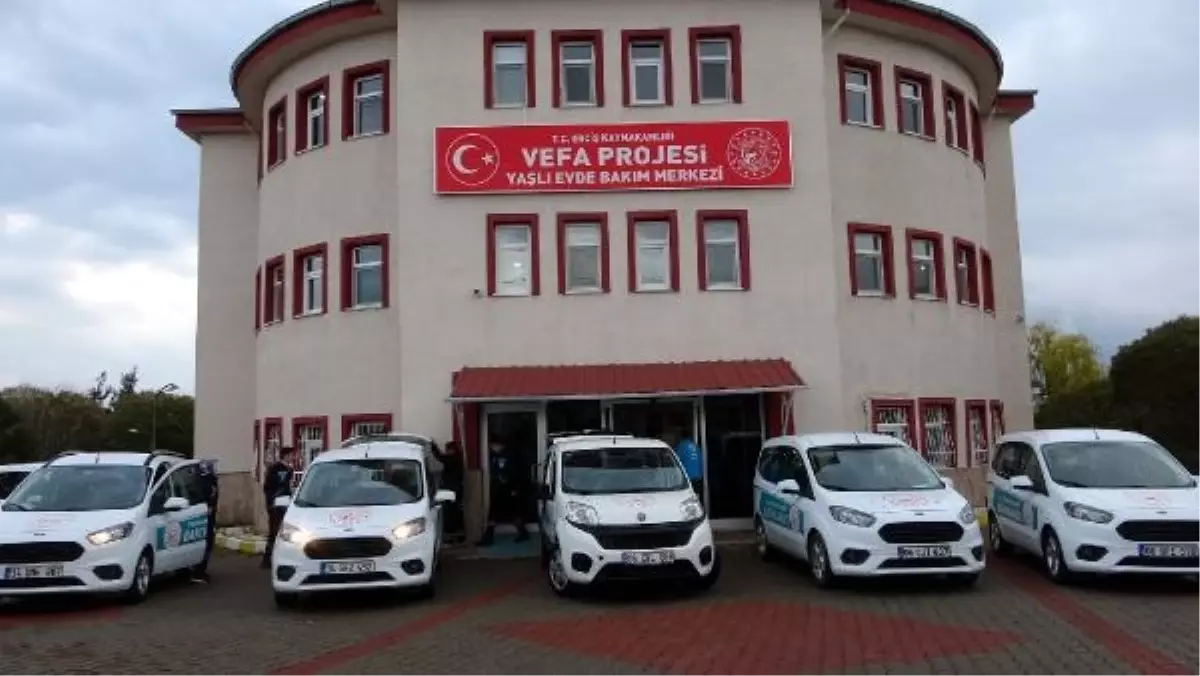 Vefa Grubu, hastalıkları nedeniyle ineklerini sağamayan çifte yardım etti