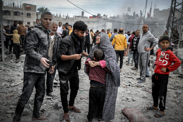 İsrail ordusu Gazze Şeridi'nde 700 Filistinliyi alıkoydu