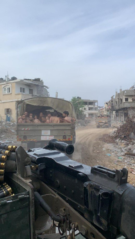 İsrail ordusu Gazze Şeridi'nde 700 Filistinliyi alıkoydu