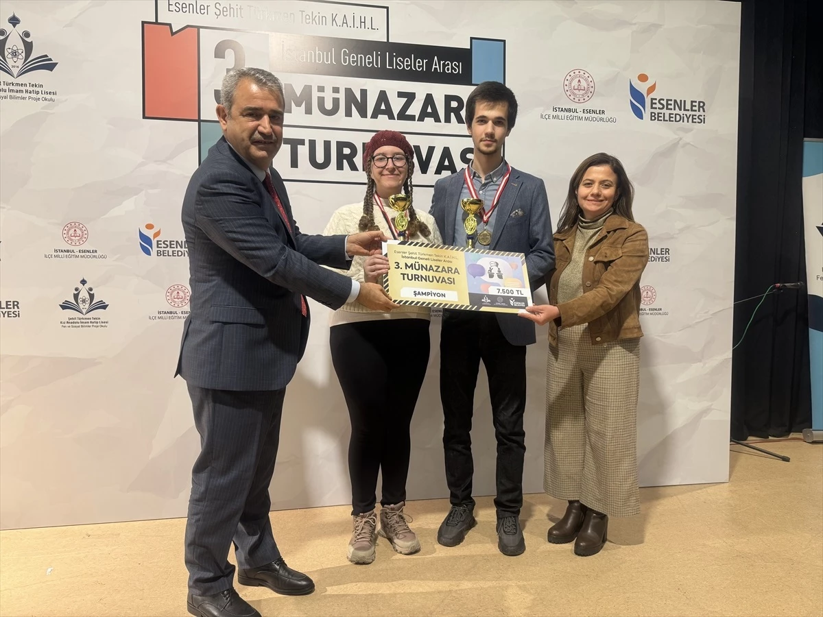 İstanbul Geneli 3. Münazara Turnuvası\'nın ödül töreni yapıldı