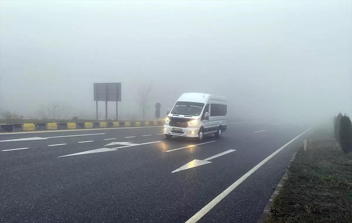 Kastamonu\'da yoğun sis nedeniyle ulaşım güçleşti