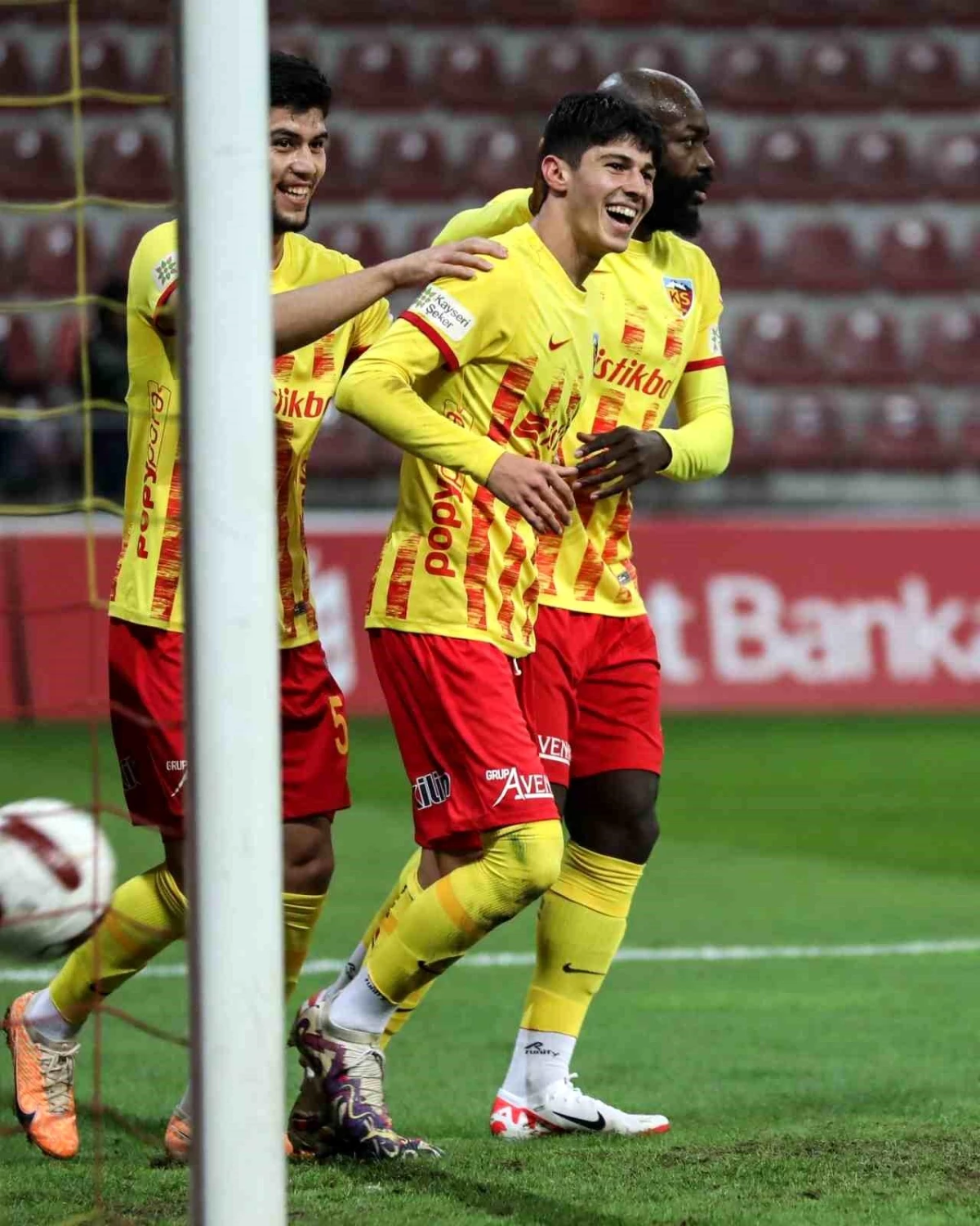 Kayserispor, Ziraat Türkiye Kupası\'nda Vanspor\'u geçerek adını 5. tura yazdırdı