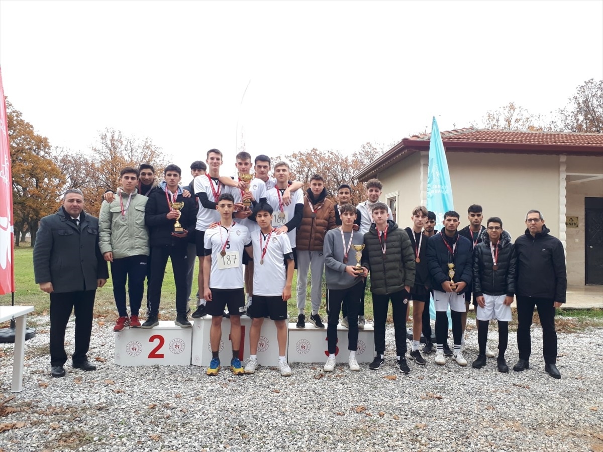 Kırklareli\'nde Kepirtepe Anadolu Lisesi okul sporları kros müsabakalarında il birincisi oldu