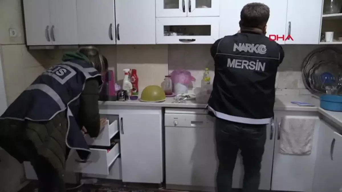 Mersin\'de uluslararası uyuşturucu ticareti suçundan aranan şüpheli yakalandı