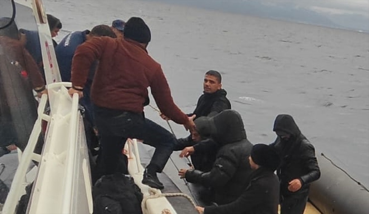 Muğla\'nın Datça ilçesinde 43 düzensiz göçmen yakalandı