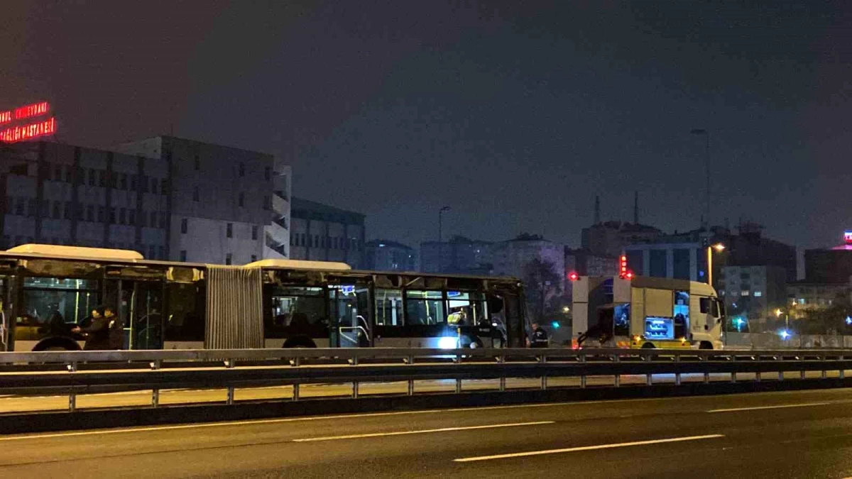 Okmeydanı\'nda Metrobüs Kaza Yaptı