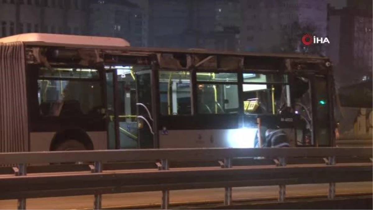 Okmeydanı\'nda metrobüs reklam panosuna çarptı: 1 yaralı