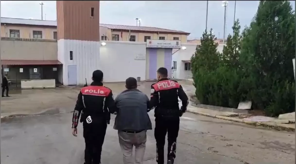 Osmaniye\'de durdurulan otomobilde ruhsatsız silah ele geçirildi