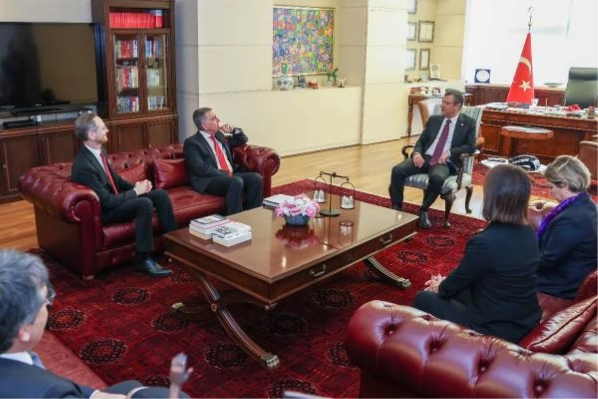 CHP Genel Başkanı Özgür Özel, TÜSİAD Başkanı Orhan Turan\'ı kabul etti