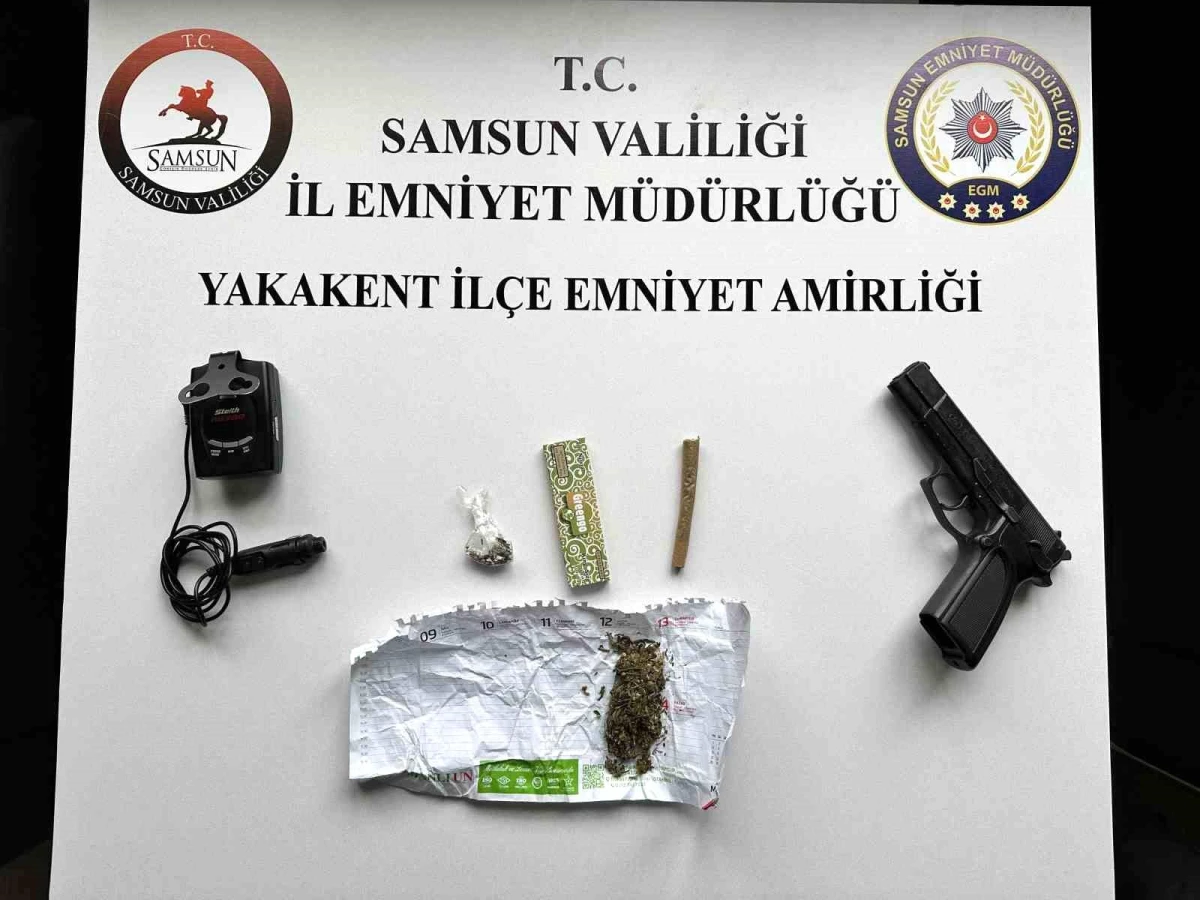 Samsun\'da şüpheli araçlarda uyuşturucu ve radar tespit cihazı ele geçirildi