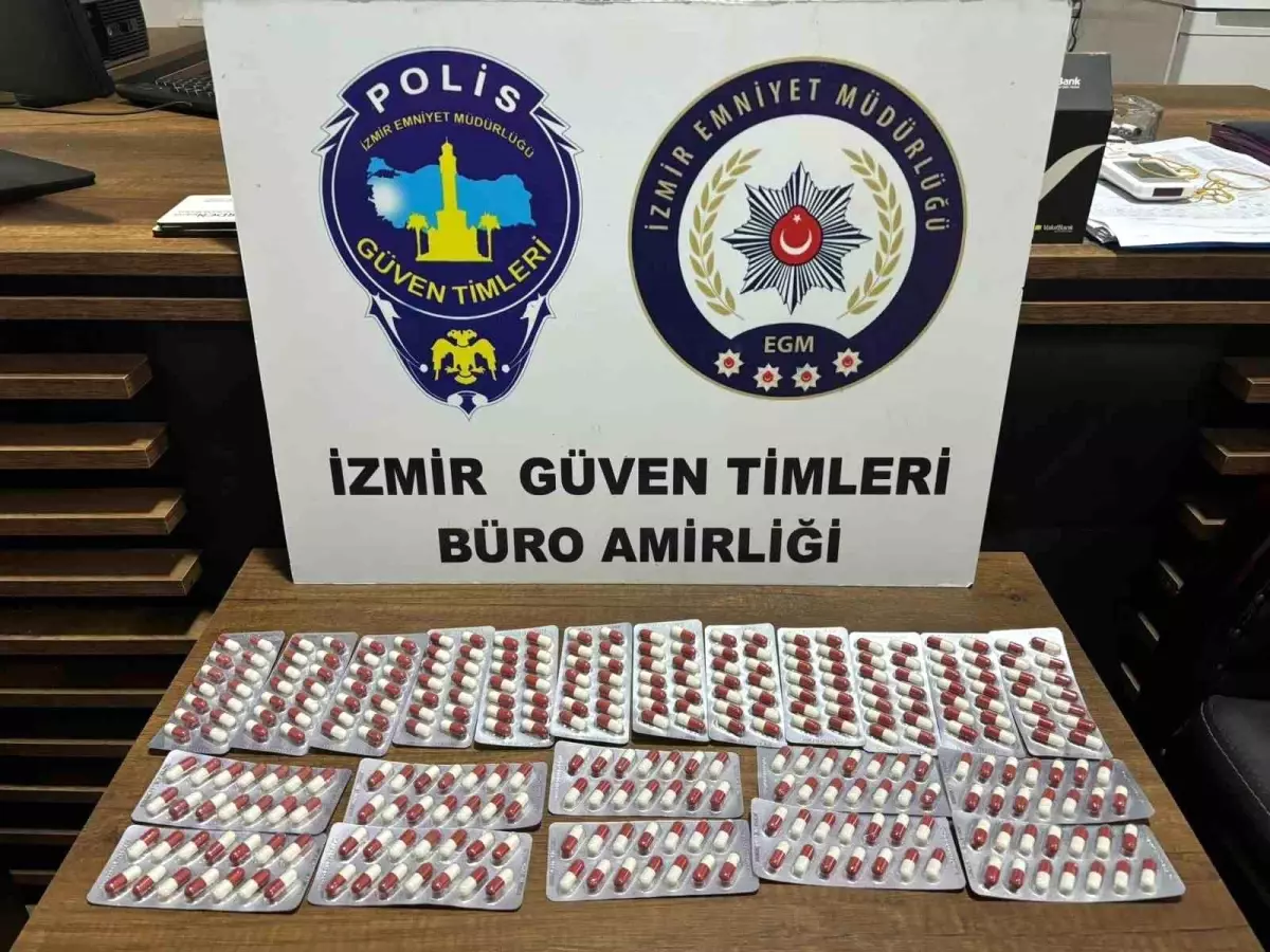 İzmir\'de yeşil reçeteye tabi ilaçları sokakta satan şüpheli yakalandı