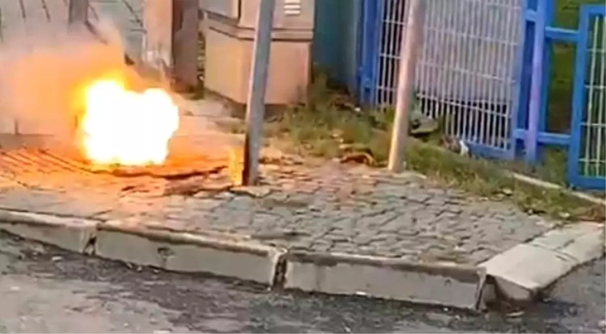 Sultangazi\'de Elektrik Kabloları Alev Aldı