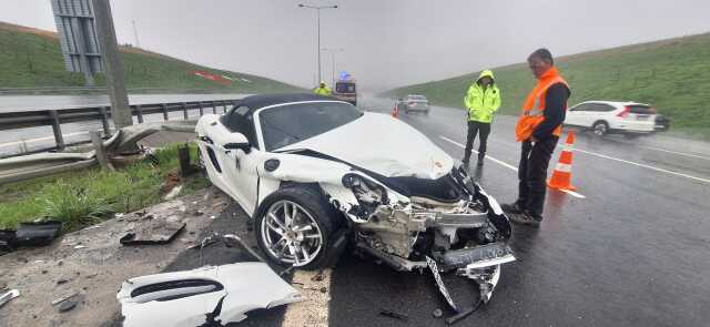 Ünlü İş Adamı Sinan Urfalı, Lüks Ferrari ile Kaza Yaptı Ünlü İş Adamı Sinan Urfalı, Lüks Ferrari ile Kaza Yaptı