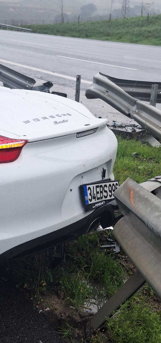 Ünlü İş Adamı Sinan Urfalı, Lüks Ferrari ile Kaza Yaptı Ünlü İş Adamı Sinan Urfalı, Lüks Ferrari ile Kaza Yaptı