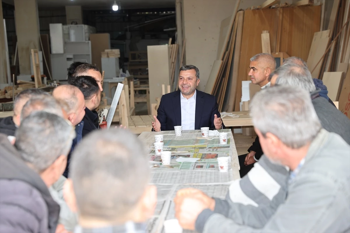 Yüreğir Belediye Başkanı Fatih Mehmet Kocaispir, esnaf ve vatandaşlarla bir araya geldi