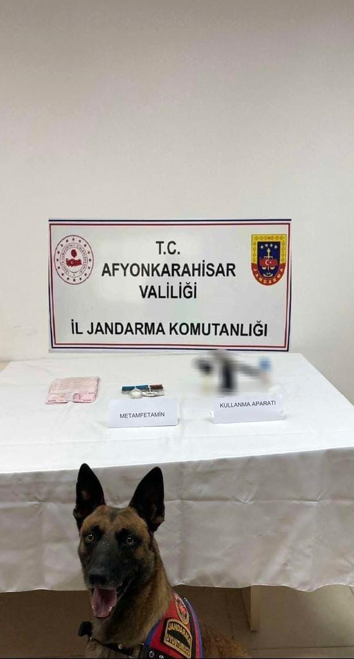 Afyonkarahisar\'da 4 Zehir Taciri Yakalandı