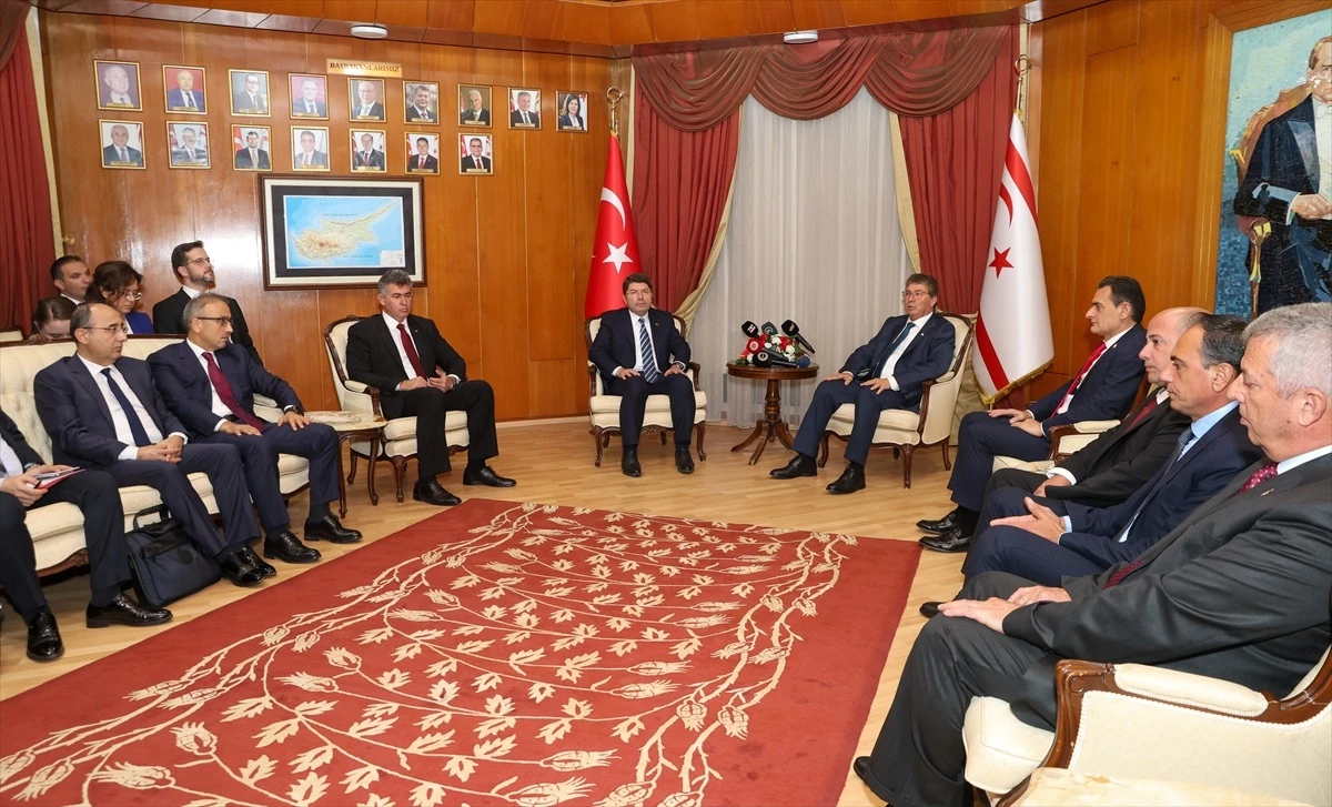 Adalet Bakanı Yılmaz Tunç, KKTC Başbakanı Ünal Üstel\'i ziyaret etti