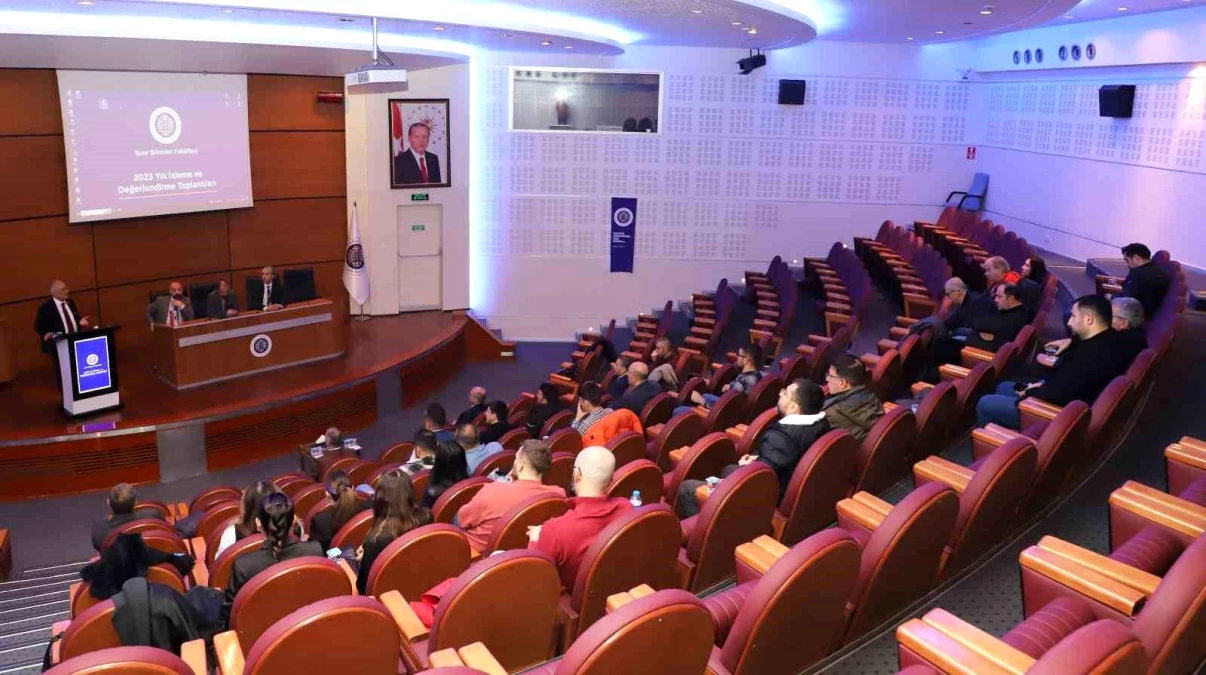 Atatürk Üniversitesi Rektörü, birimlerin akademik performanslarını değerlendirdi
