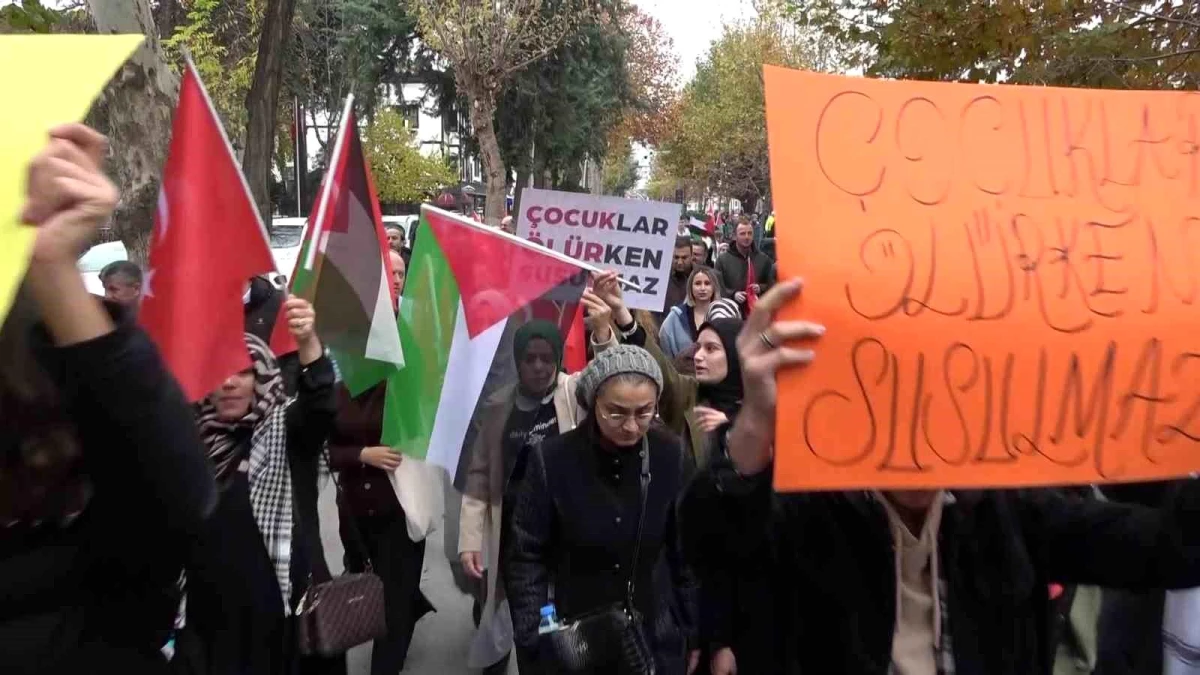 Amasya\'da akademisyenlerden İsrail\'in Gazze\'deki vahşetine yürüyüşlü tepki