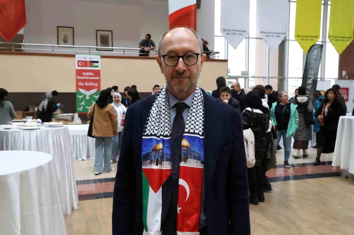 Eskişehir Anadolu Üniversitesi\'nde Filistin\'e Destek Hayır Panayırı Açıldı