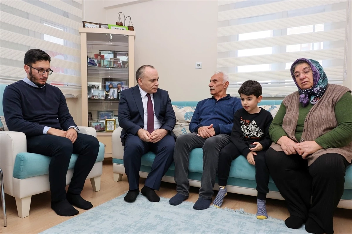Artvin Valisi Ünsal şehit ailelerini ziyaret etti