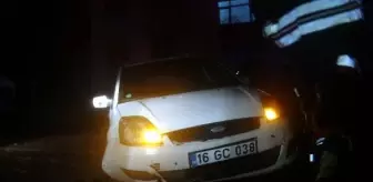 Avcılar'da çukura düşen otomobildeki kadın yaralandı