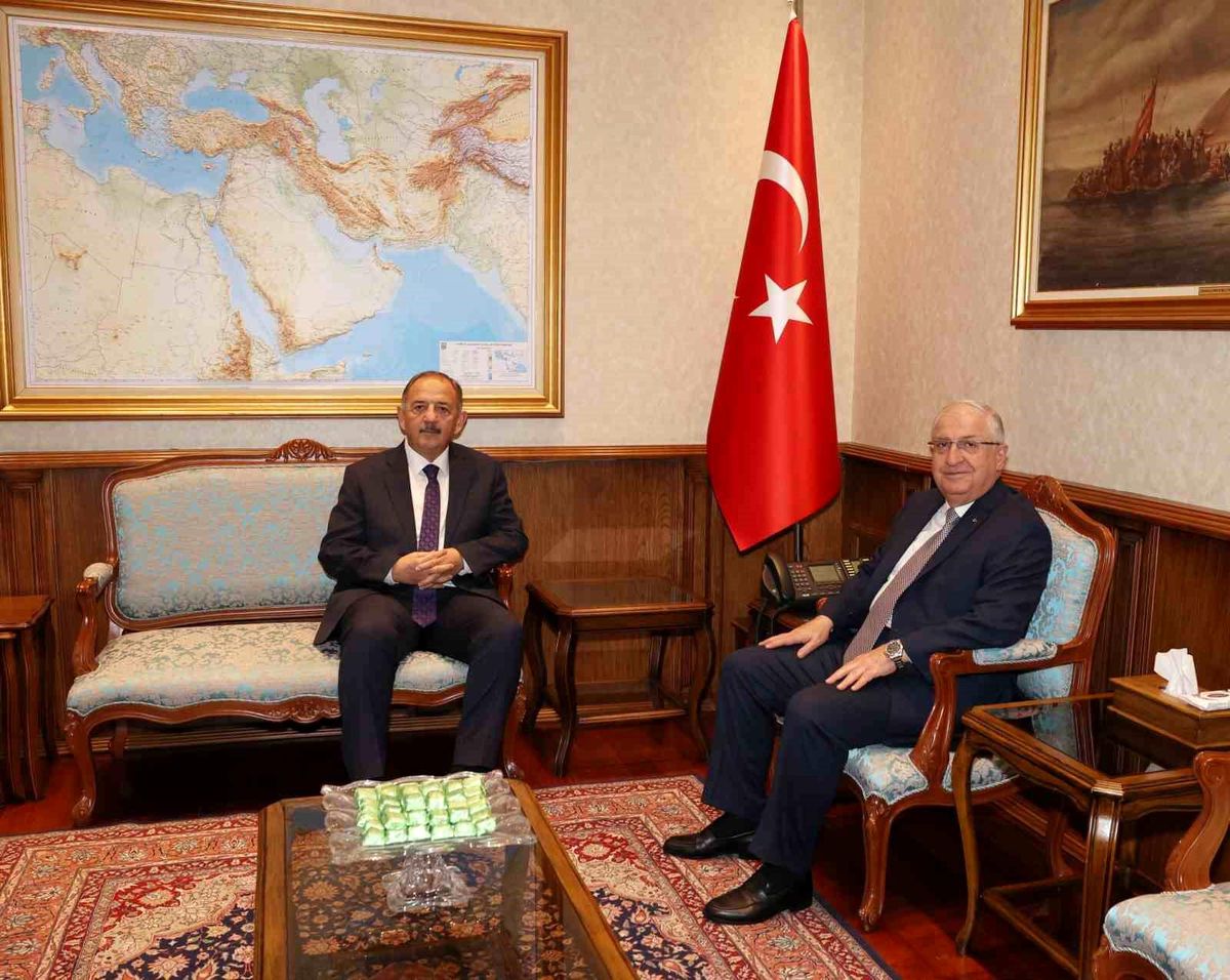 Milli Savunma Bakanı Yaşar Güler ile Çevre, Şehircilik ve İklim Değişikliği Bakanı Mehmet Özhaseki bir araya geldi