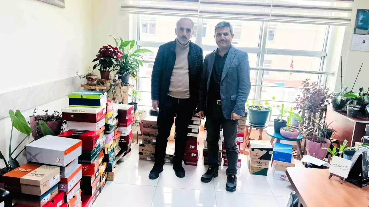 Çocuklar Üşümesin Kampanyasıyla 130 Öğrenciye Bot Verildi