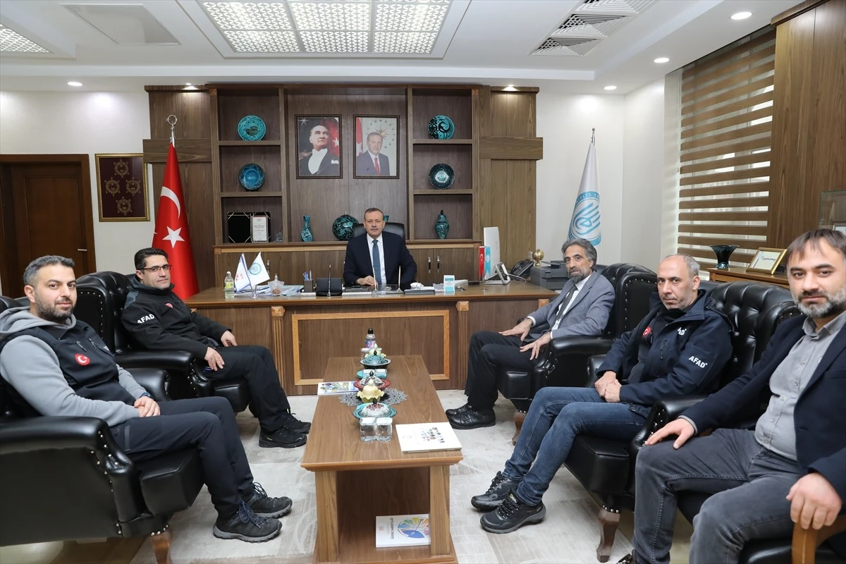 Bitlis AFAD İl Müdürü Erdal Tunç, Eren Üniversitesi Rektörü Prof. Dr. Necmettin Elmastaş\'ı ziyaret etti