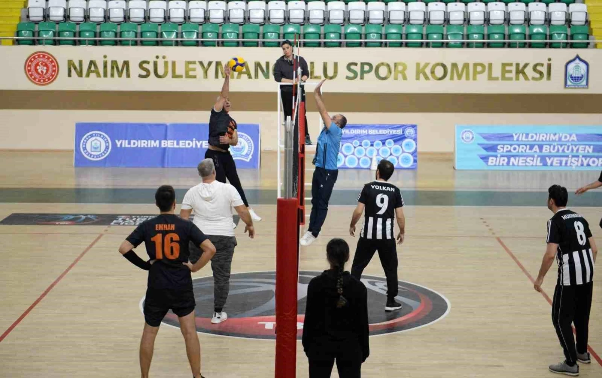 Yıldırım Belediyesi çalışanları arasında düzenlenen voleybol turnuvası sona erdi