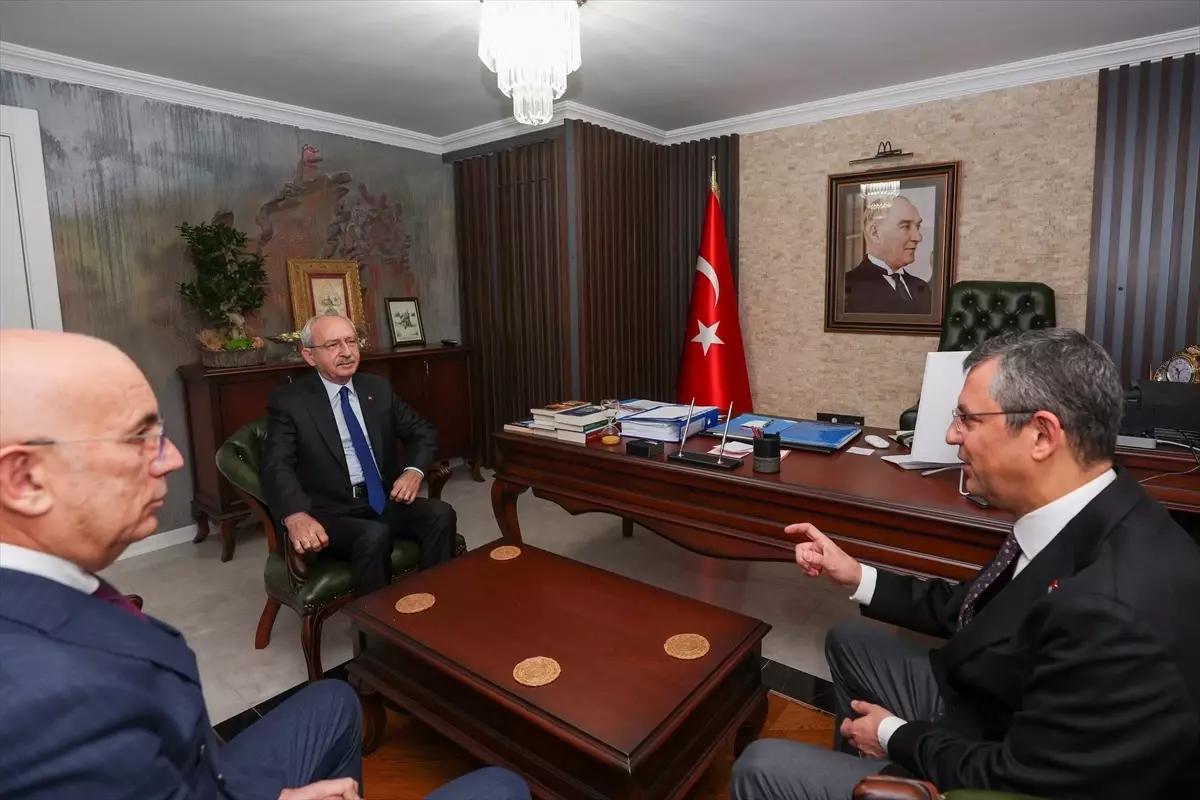 CHP lideri Özel, Kılıçdaroğlu\'nu ziyaret etti