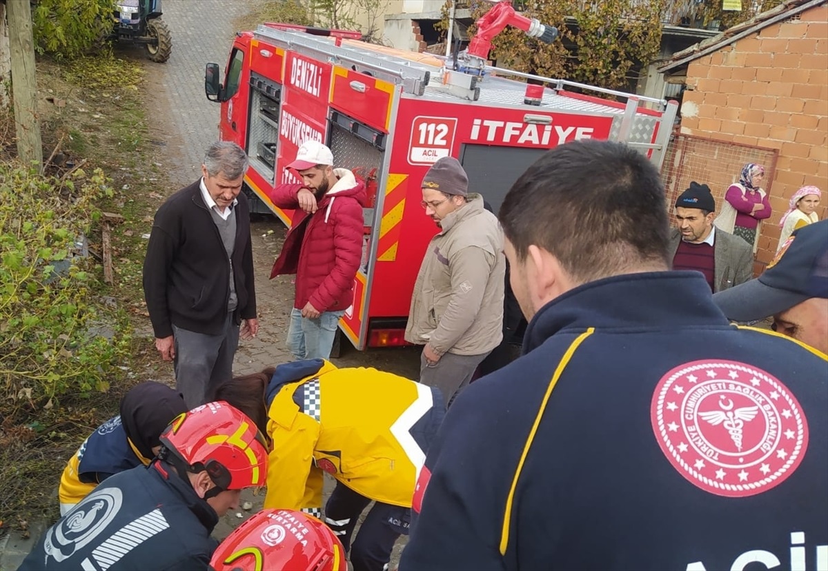 Denizli\'de Elektrik Direğine Çarpan Kamyonetin Sürücüsü Hayatını Kaybetti