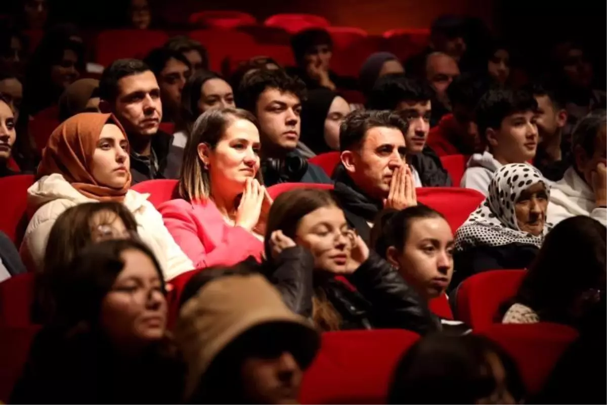 Bilecik Valisi Şefik Aygöl devlet tiyatrosunu şehre geri kazandırdı