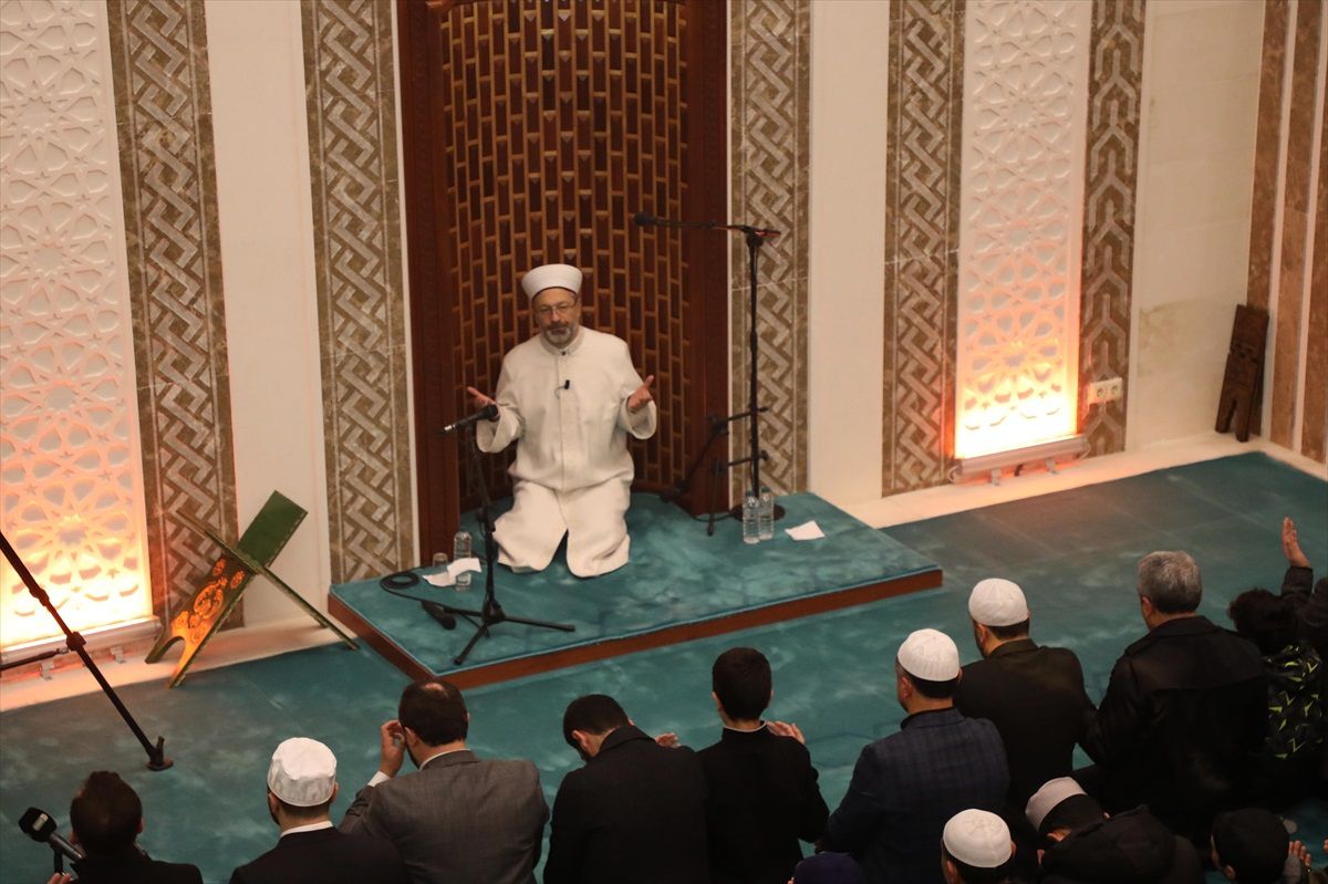 Diyanet İşleri Başkanı Erbaş, Rize\'de "Sabah Namazında Dualarda Buluşuyoruz" programına katıldı Açıklaması
