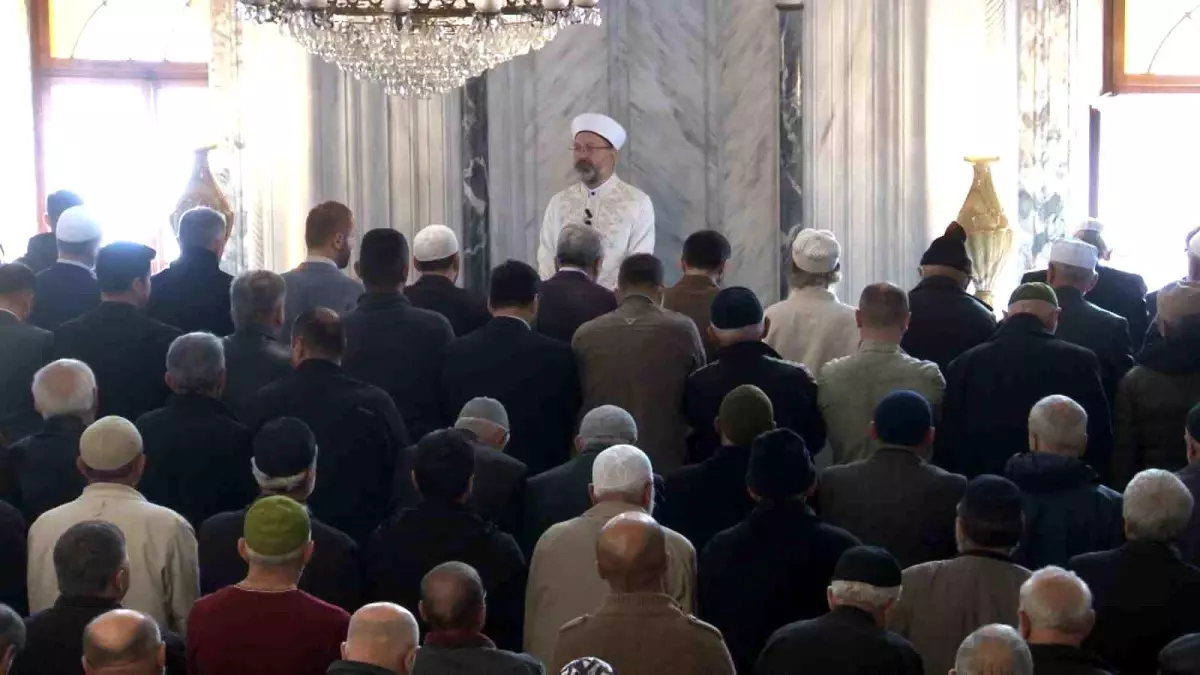 Diyanet İşleri Başkanı Ali Erbaş Rize\'de Cuma Namazı Kıldırdı