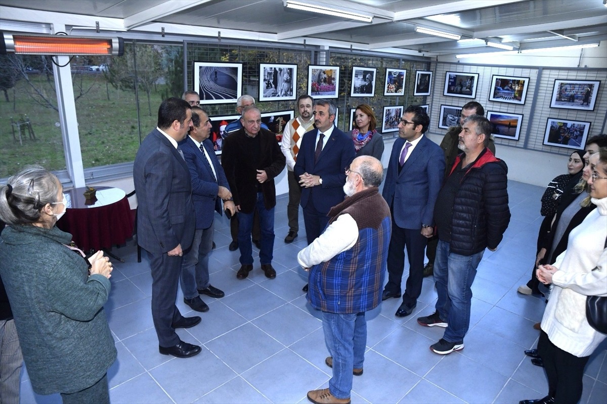 Edirne Valisi Sezer Arasta Çarşısı\'nda esnafla bir araya geldi