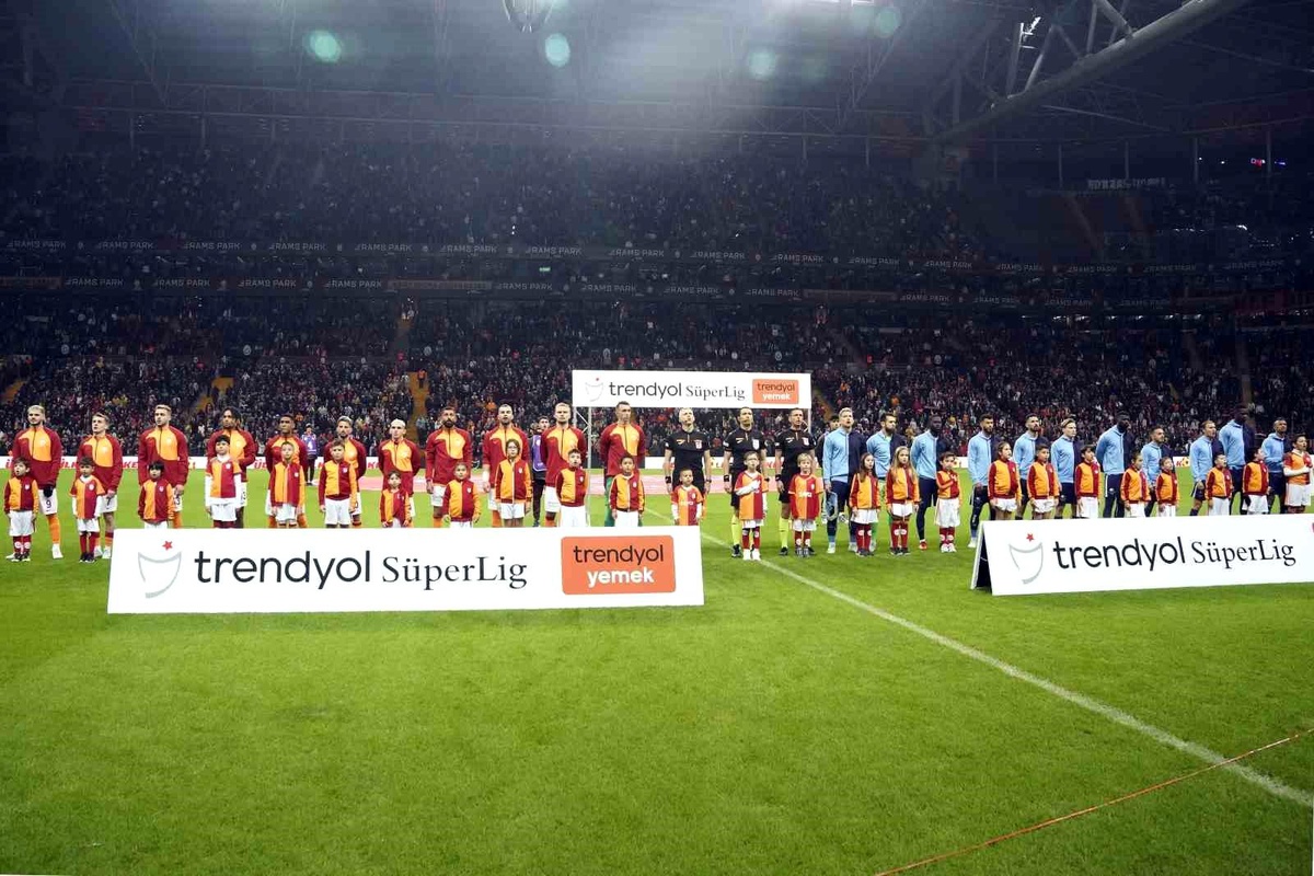 Galatasaray-Adana Demirspor maçını 45 bin 560 taraftar izledi