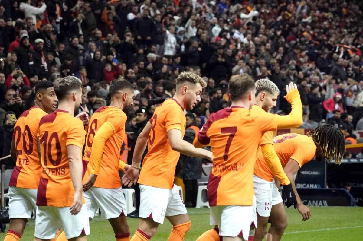 Galatasaray, Adana Demirspor\'u yenerek iç sahadaki yenilmezlik serisini 24 maça çıkardı