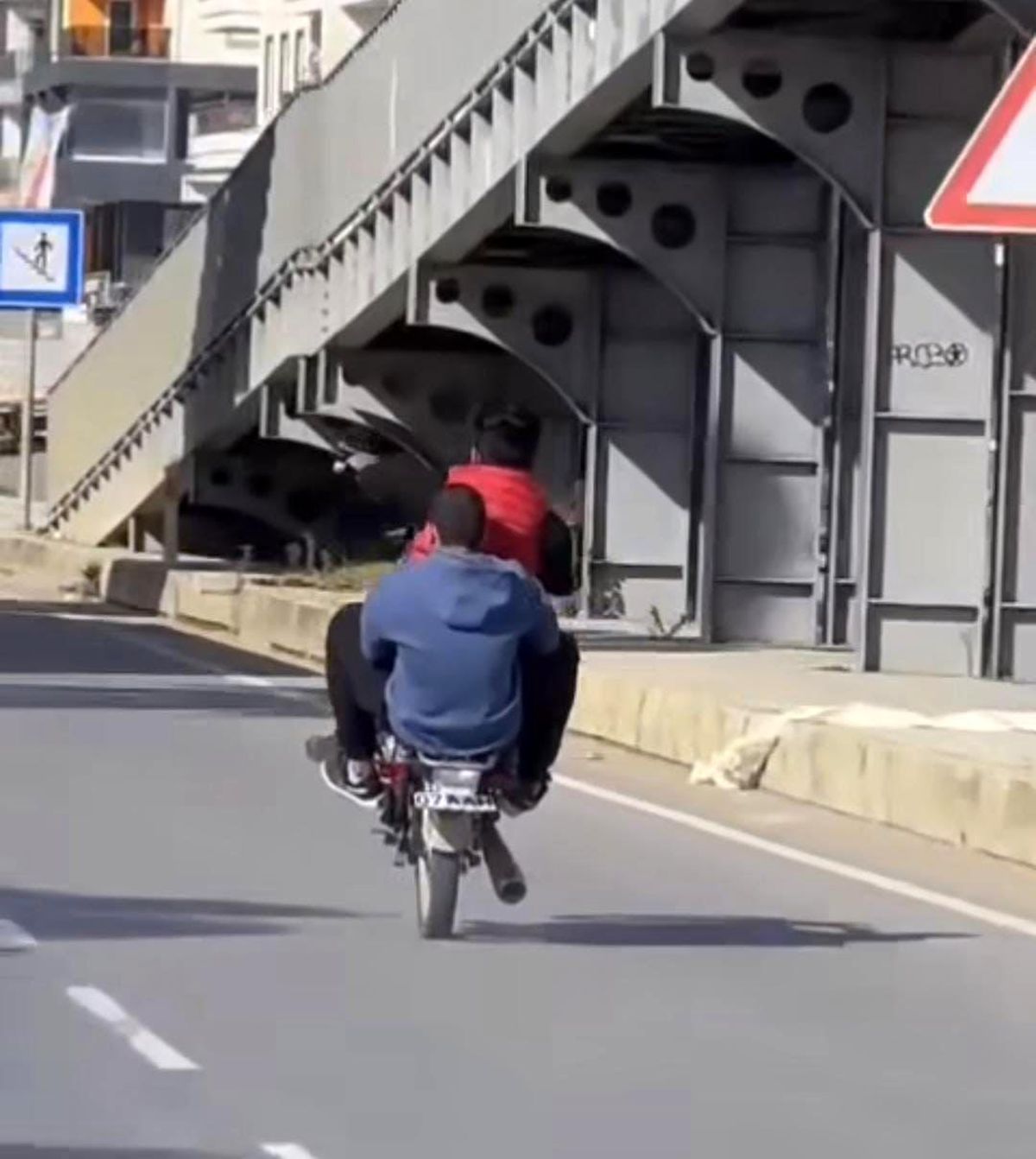 Antalya\'da Tehlikeli Trafik Akrobasisi