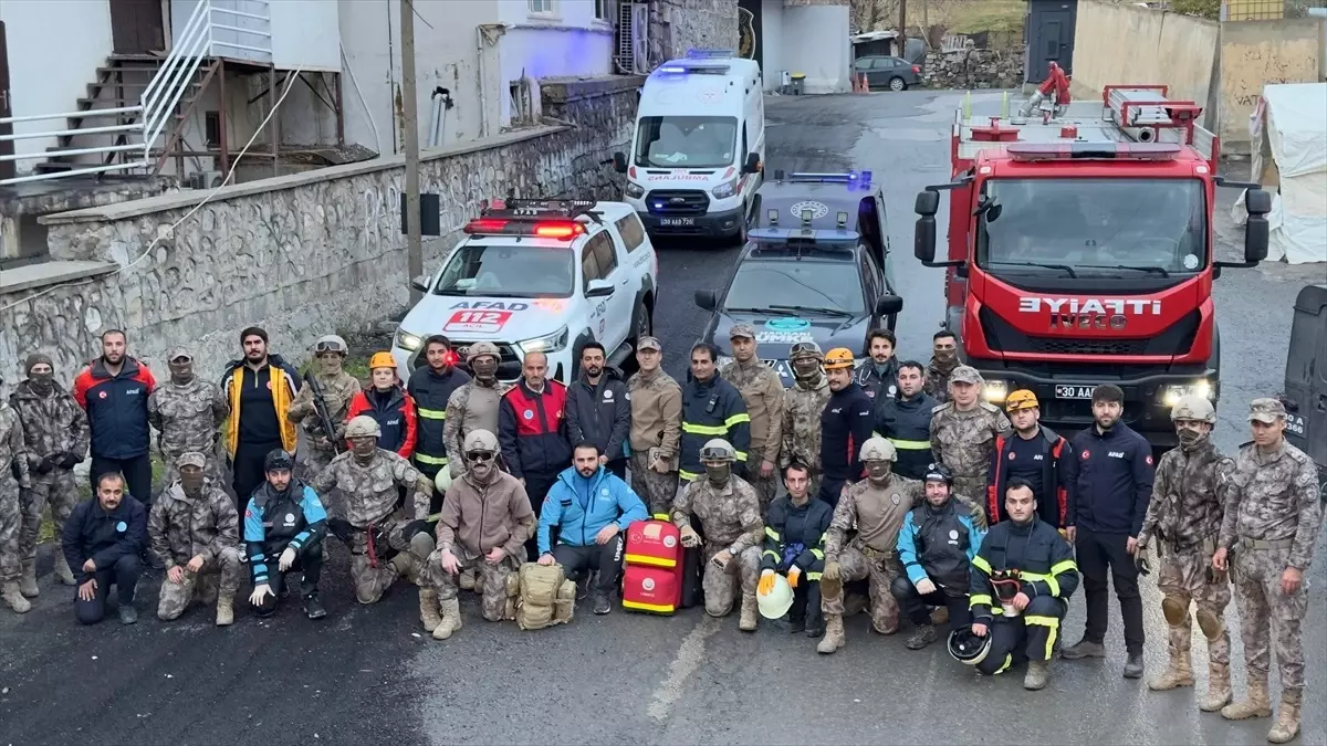 Hakkari\'de deprem ve yangın tatbikatı gerçekleştirildi