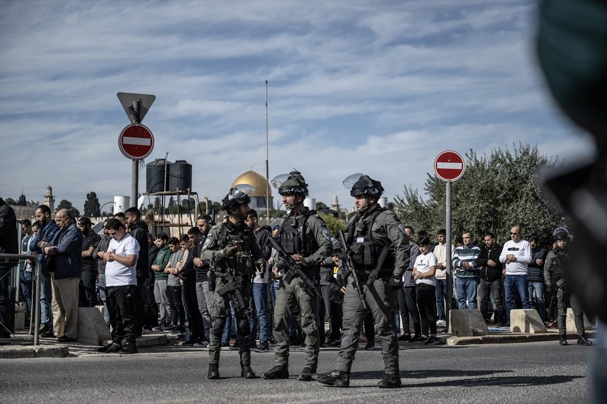 İsrail Polisi Mescid-i Aksa\'ya Girişi Engelledi