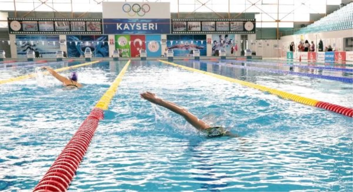 Kayseri\'de Dünya Engelliler Günü Yüzme Müsabakası düzenlendi