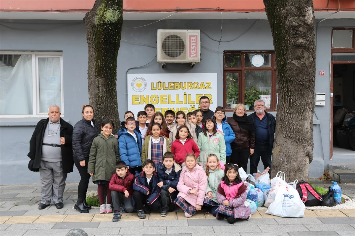 Lüleburgaz\'da İlkokul Öğrencileri Mavi Kapak ve İkinci El Eşya Kampanyasına Destek Verdi