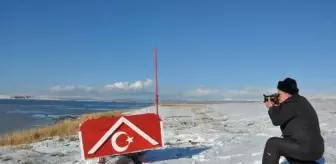Çıldır Gölü'nde donma başladı, turistler hayal kırıklığı yaşadı