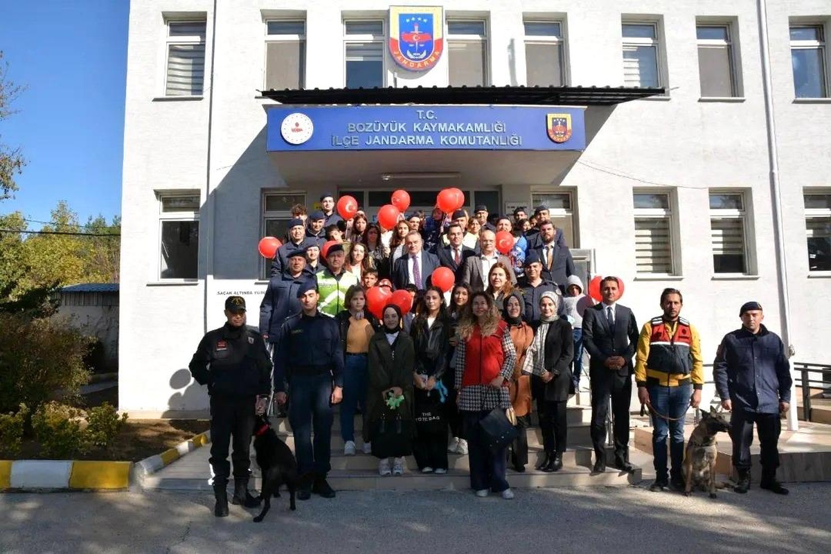 Bozüyük İlçe Jandarma Komutanlığı, koruma ve bakım altındaki çocuklarla buluştu