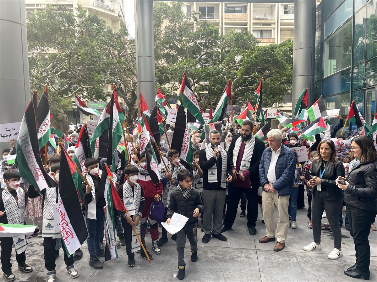 Lübnanlı çocuklar, İsrail saldırısı altındaki Gazzeli akranlarıyla dayanışma gösterdi