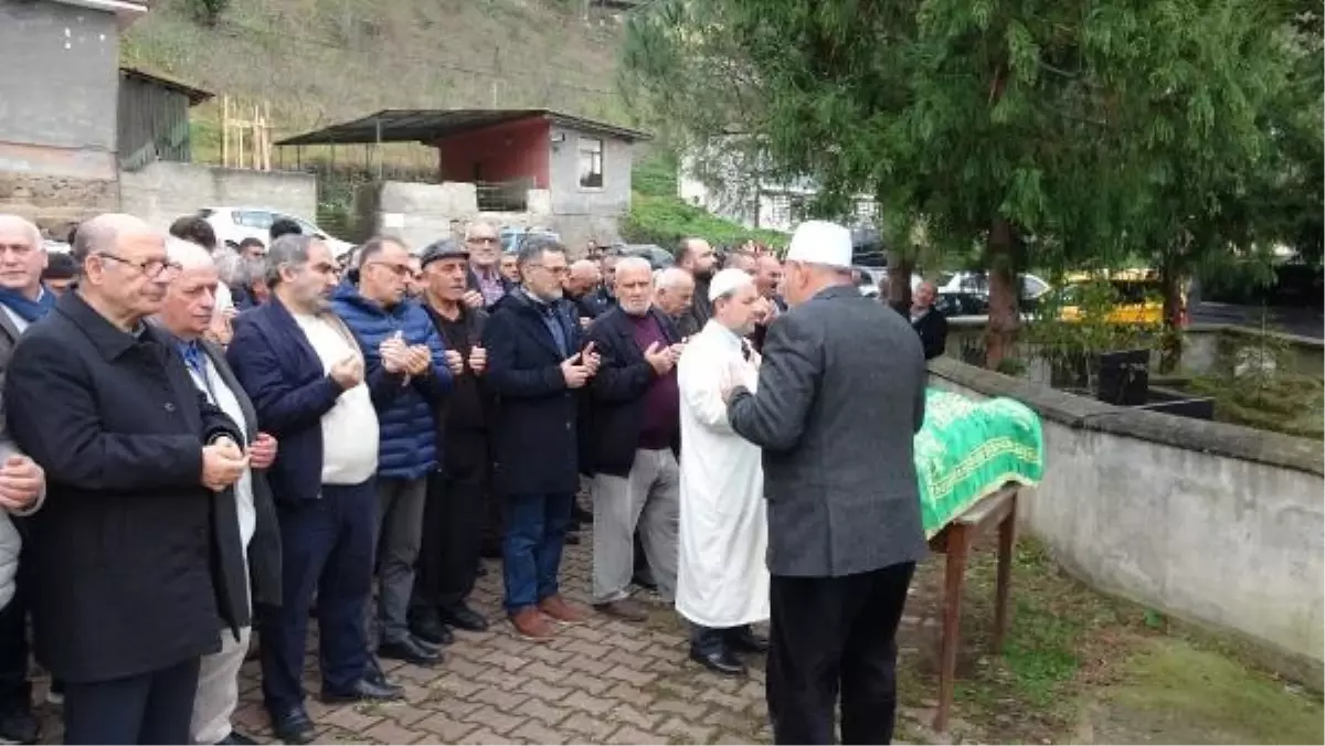 Atatürk Üniversitesi\'nde Kalp Krizi Geçiren Öğretim Üyesi Hayatını Kaybetti