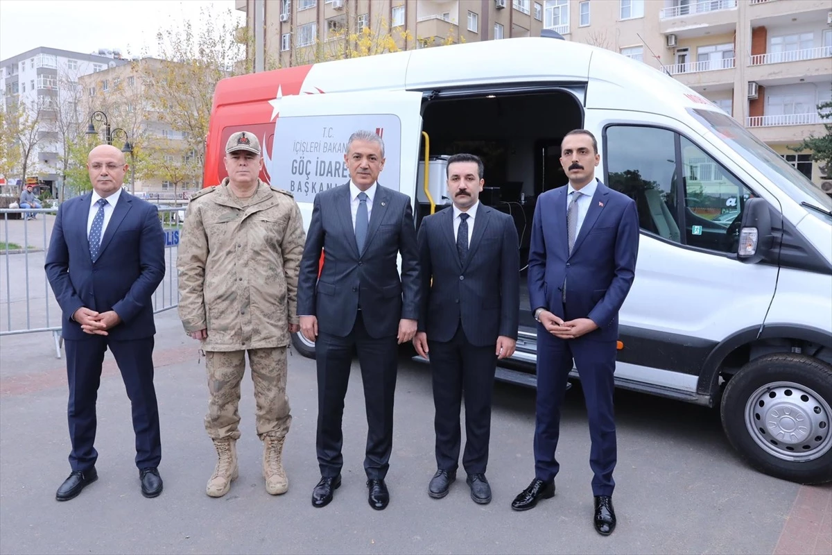Mardin Valisi Akkoyun, Mobil Göç Uygulama Noktasını ziyaret etti
