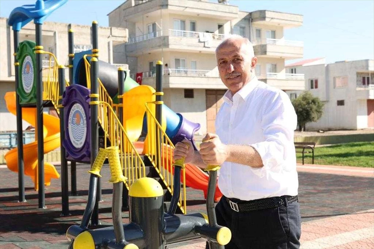 Mersin Akdeniz ilçesinde park yenileme çalışmaları devam ediyor